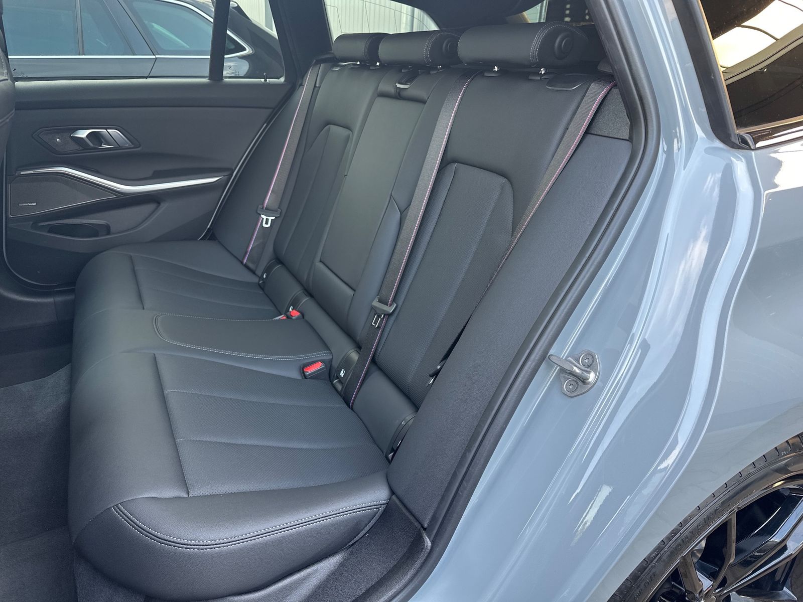 Fahrzeugabbildung BMW 330 d Touring xDrive M-Sport NAV+LED+PANO+H&K