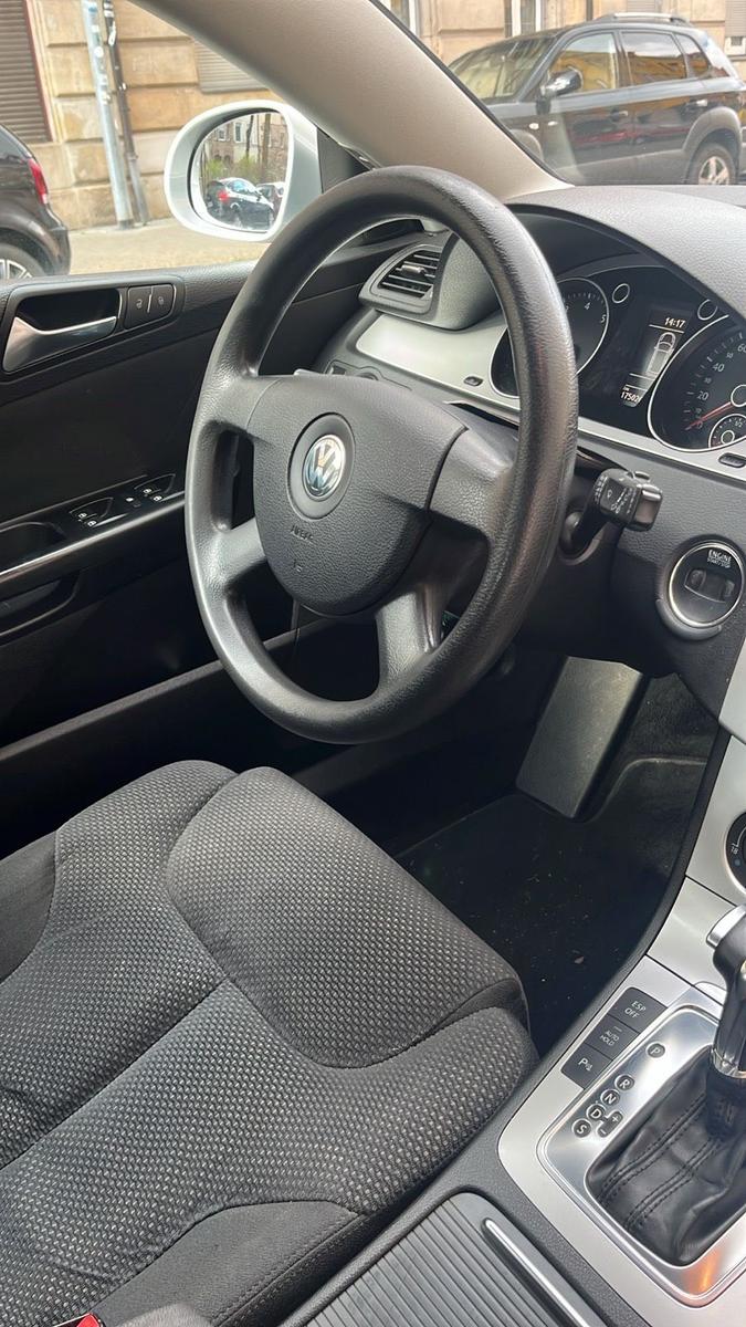 Volkswagen Passat 2010 — photo 12