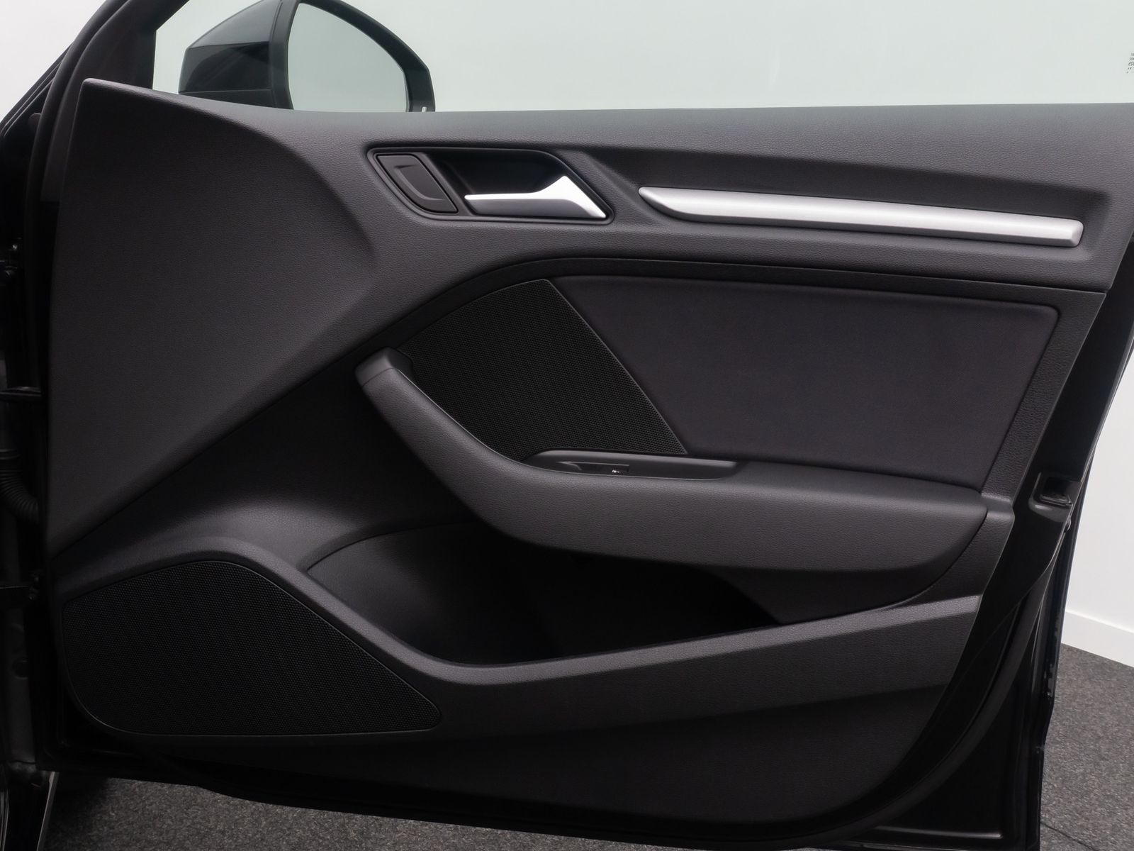 Fahrzeugabbildung Audi A3 Attraction PDC KlimaAut HiFi Sitzheizung LM