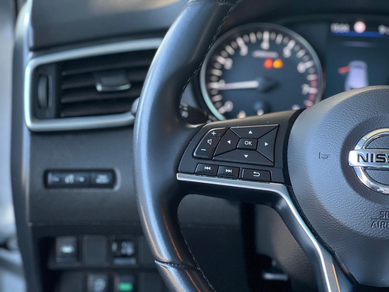 Fahrzeugabbildung Nissan Qashqai Zama PANO 360° NAV SHZ ALU
