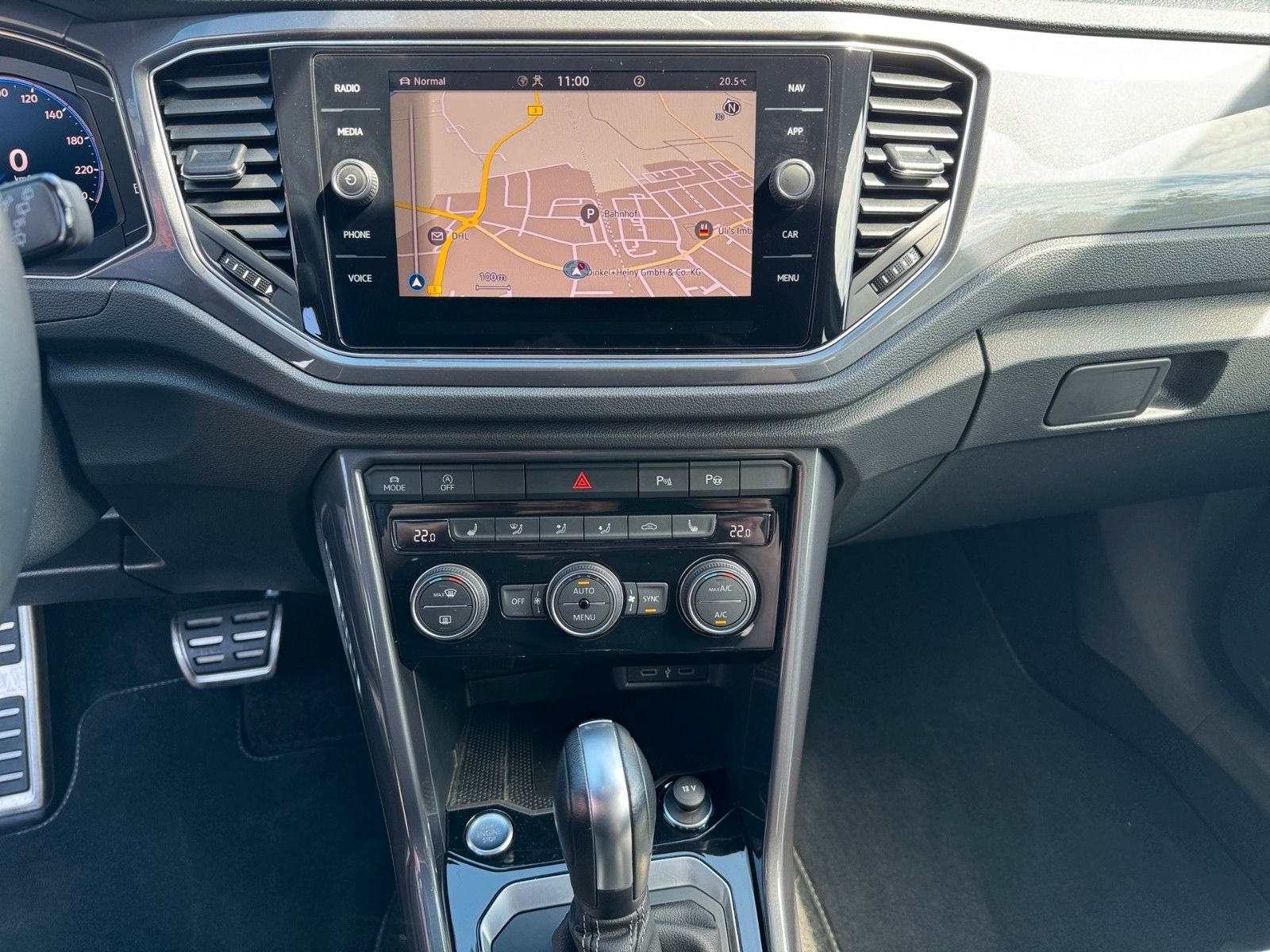 Fahrzeugabbildung Volkswagen T-Roc Sport R-Line 1.5 TSI