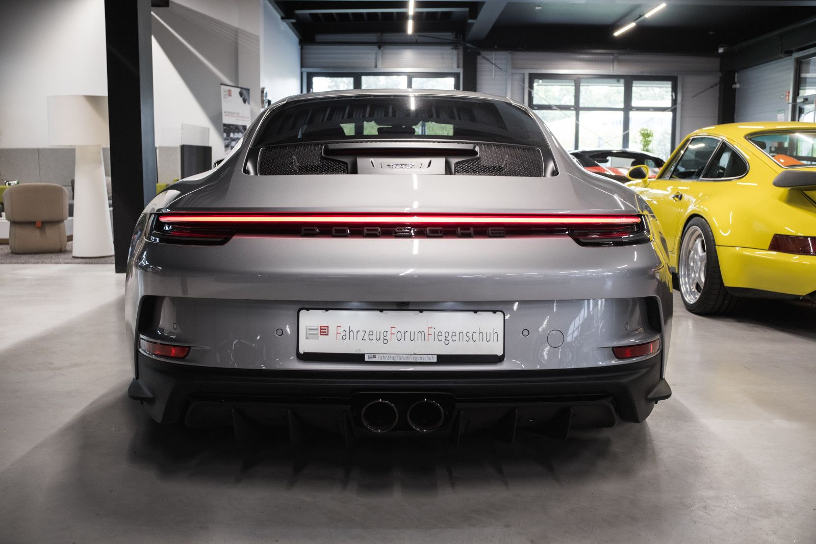Fahrzeugabbildung Porsche 992/911 GT3 Touring-PCCB-BOSE-Lift-18 Wege Sitze