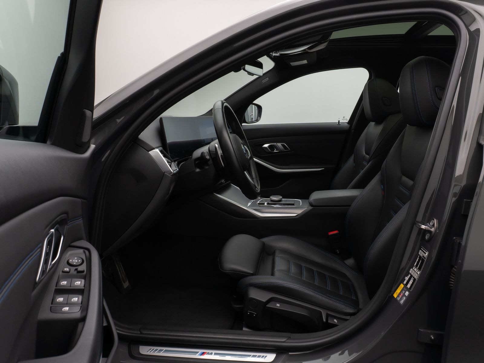 Fahrzeugabbildung BMW 330e xD M Sport Kamera DAB HiFi Komfort Panorama