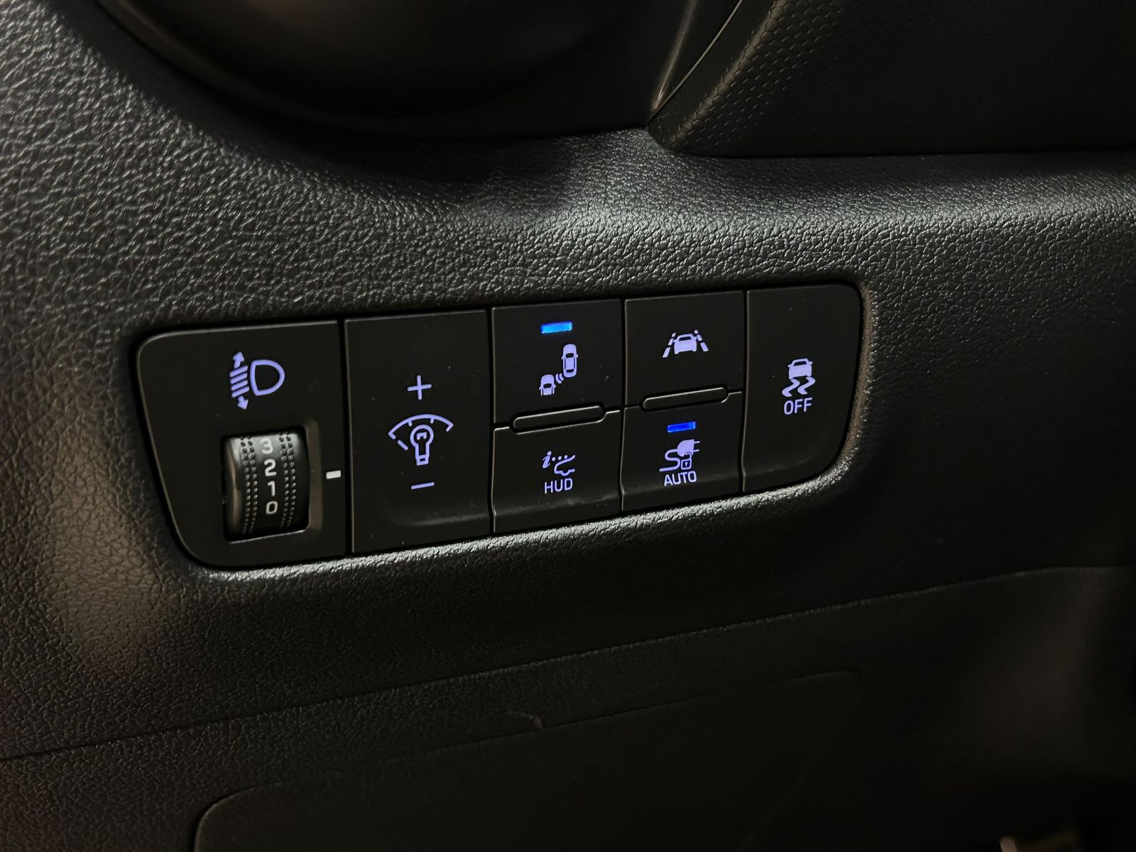 Fahrzeugabbildung Hyundai Kona Elektro Prime PANO+LED+HEAD+KREL+KAM+ACC+WP