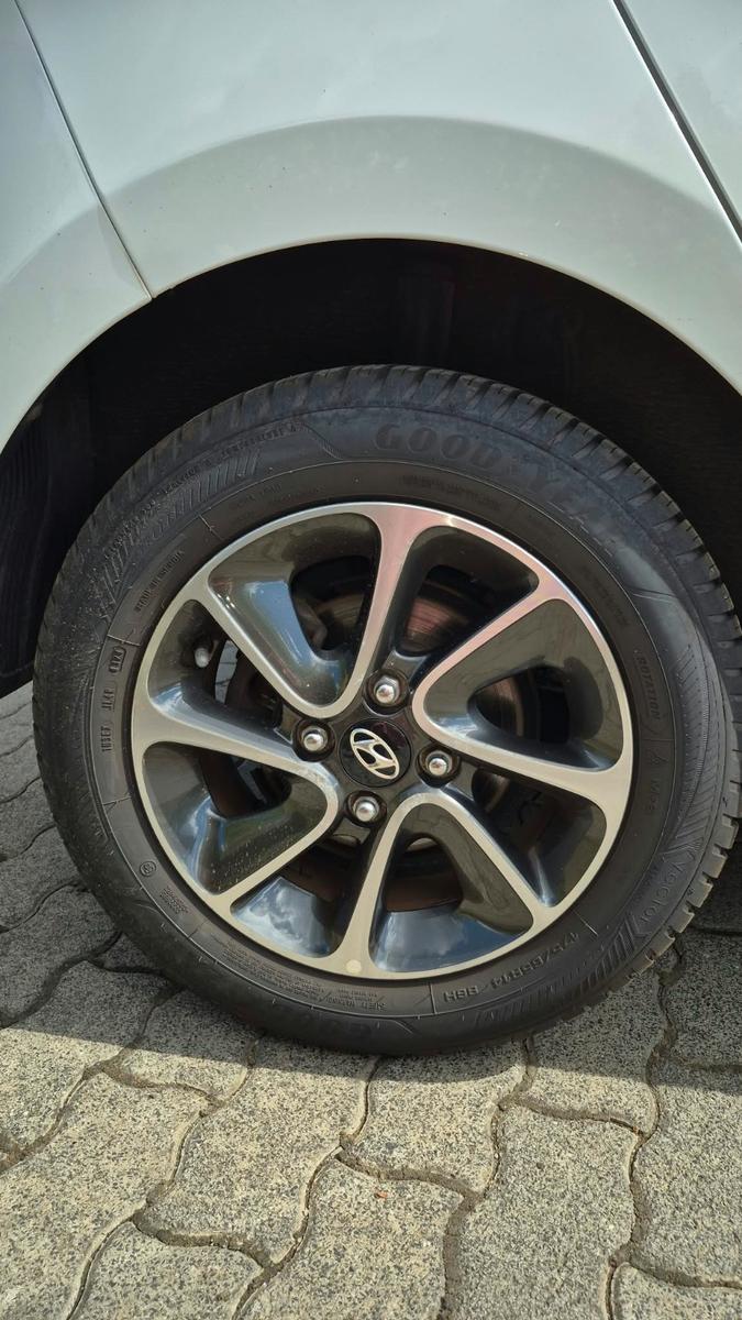 Hyundai i10 1.2 Passion, 87 PS,EZ 5/18 - 66100 KM - Navi