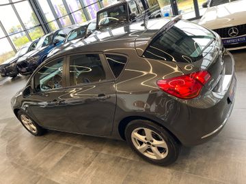 MYAUTOCENTER – Gebraucht- und Jahreswagen mit Werkstattservice in Pfaffenhofen Opel Astra J Lim. 5-trg. Selection *Klima*Navi*SHZ*