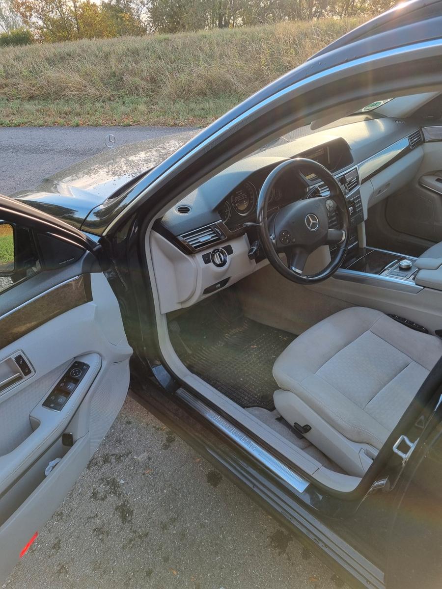 Mercedes-Benz E250 2011 — photo 12