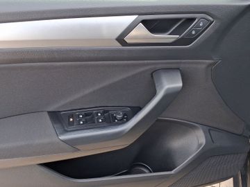 Volkswagen T-Roc - 8