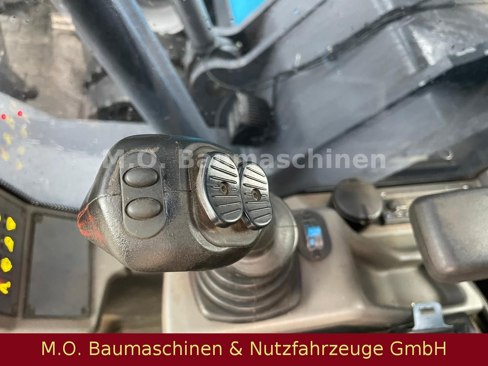 Fahrzeugabbildung Fuchs MHL 340 T4F / AC / Magnetanlage /Polypgreifer