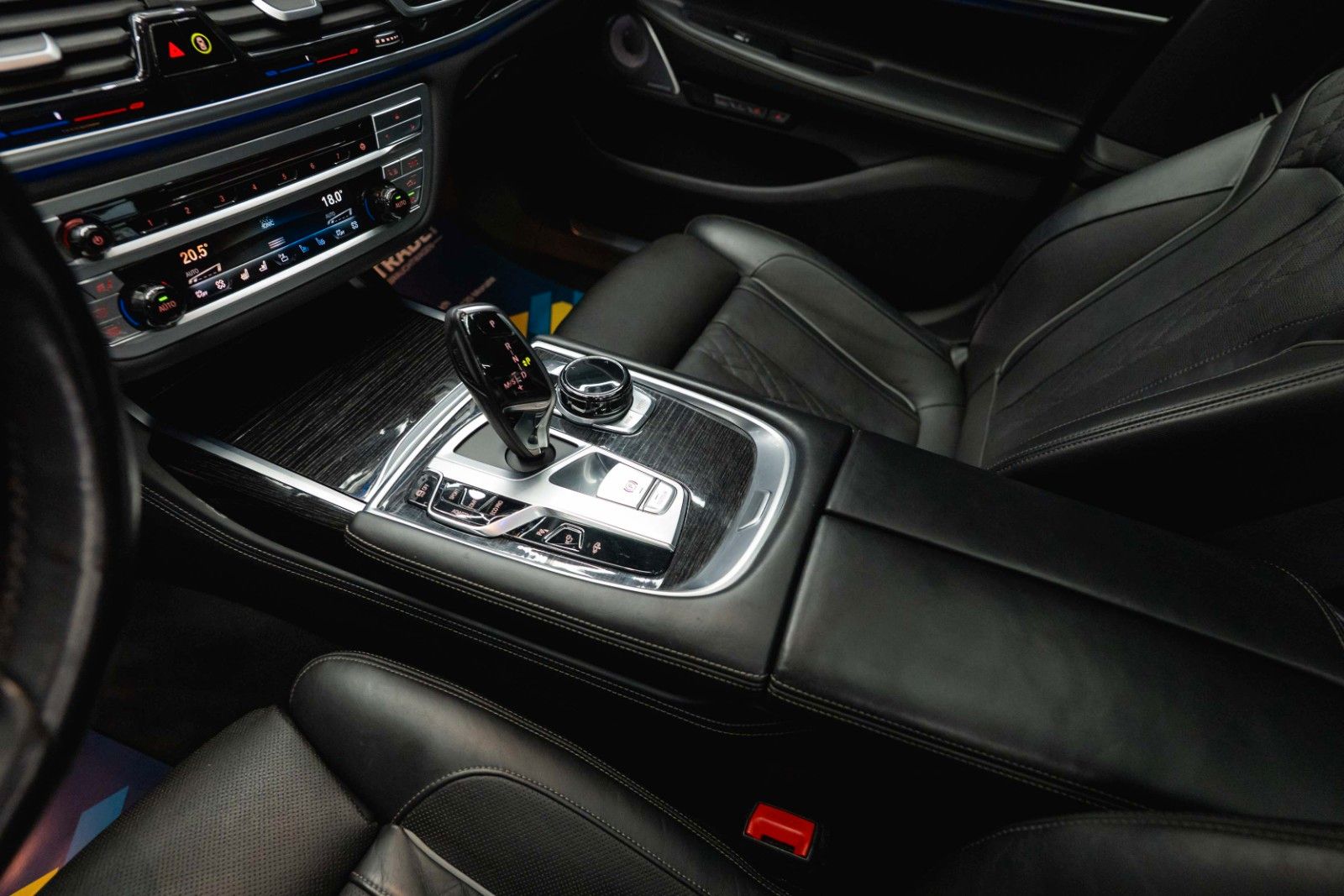 Fahrzeugabbildung BMW 730d L xDrive M Sport Shadow | 100% Option | 19%