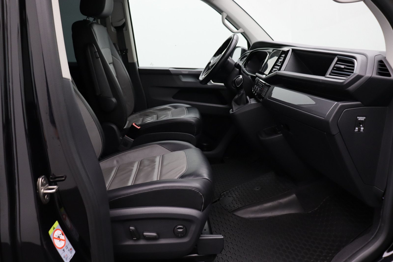 Fahrzeugabbildung Volkswagen T6.1 Multivan Highline 4MOTION Standheizung ACC