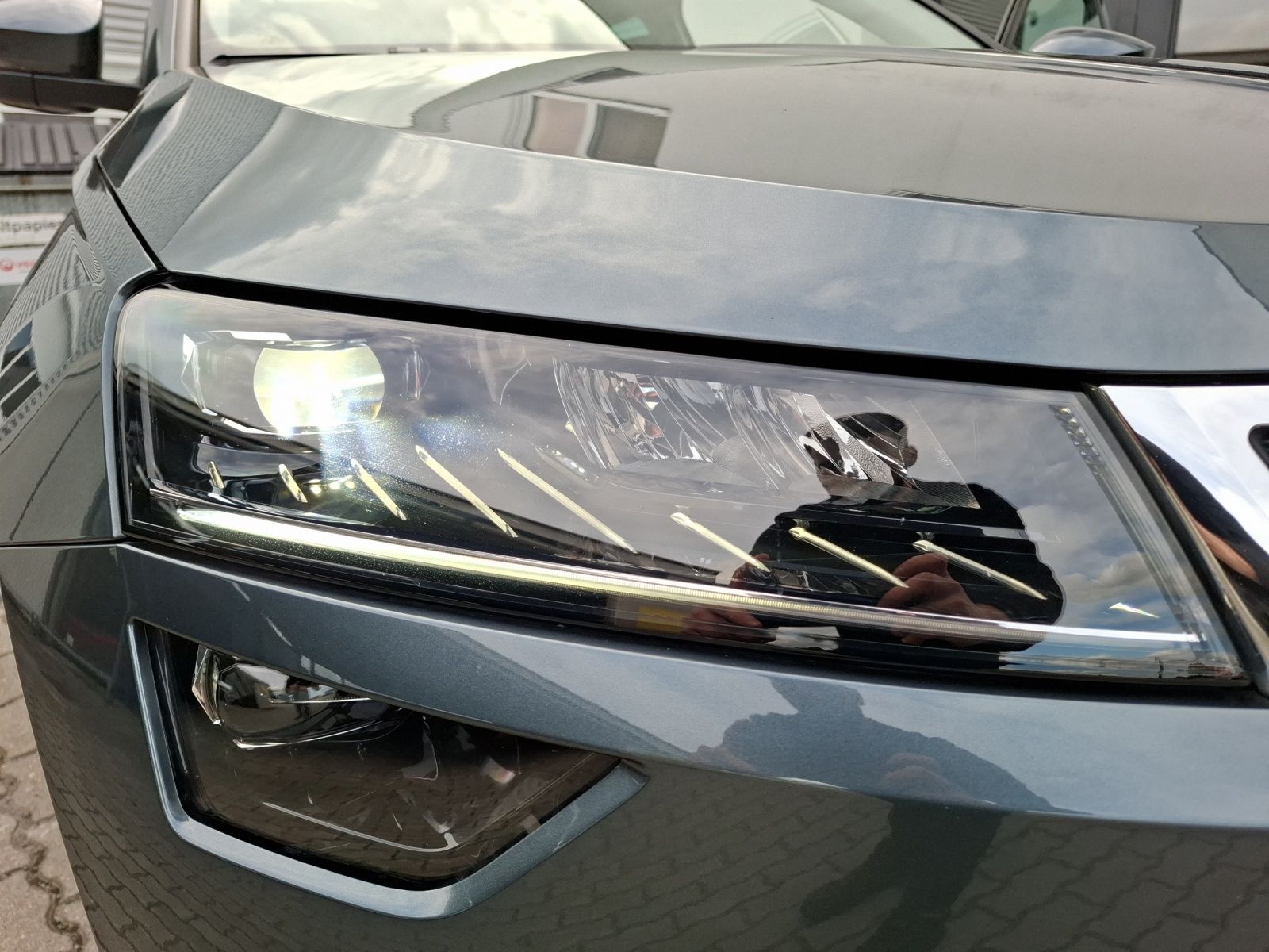 Fahrzeugabbildung SKODA Karoq TSI Ambition LED Navi GRA PDC SH LM