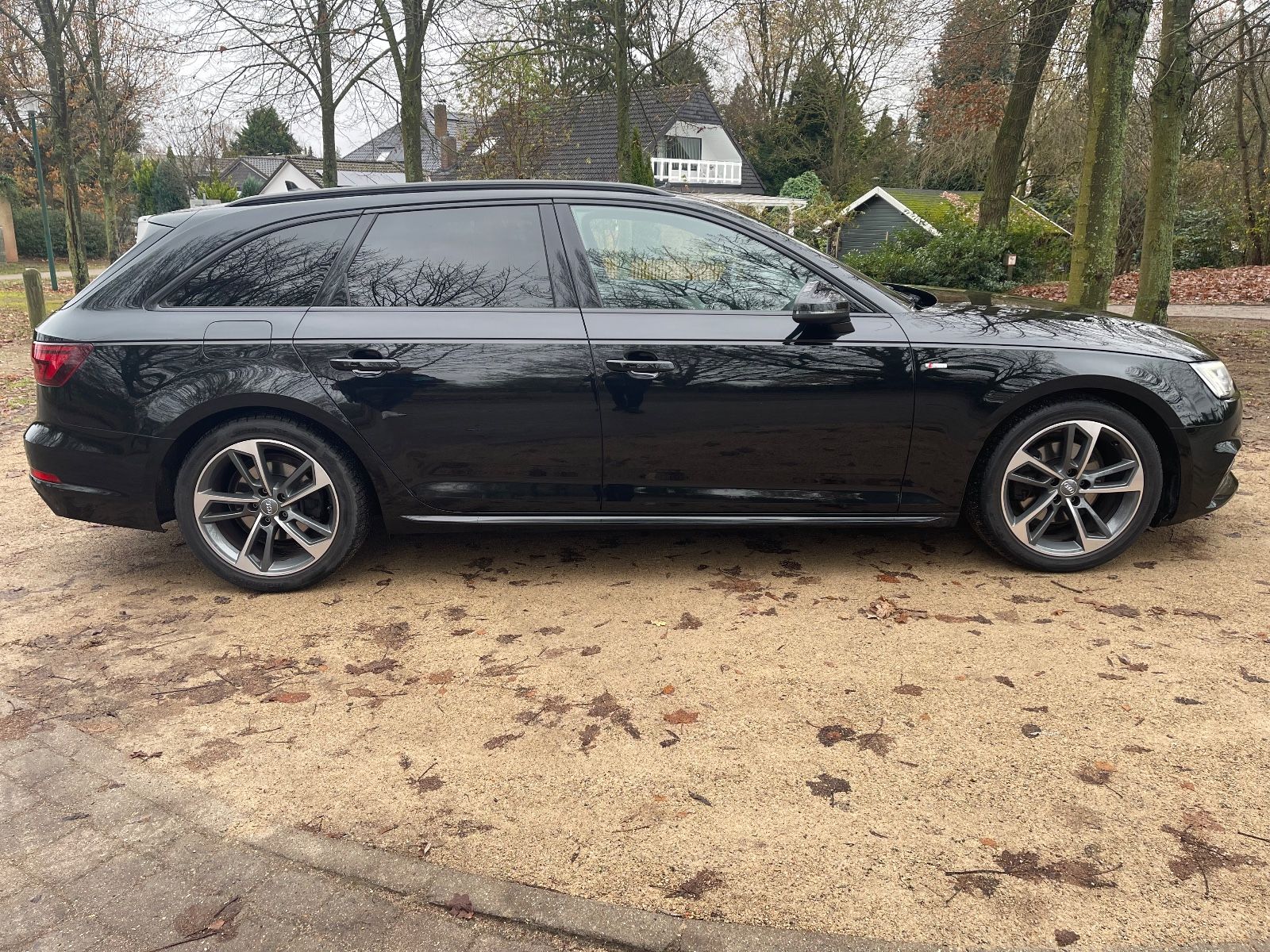 Fahrzeugabbildung Audi A4 Avant S-Line AHK*LED*PDC*TEILLEDER*TEMPO+