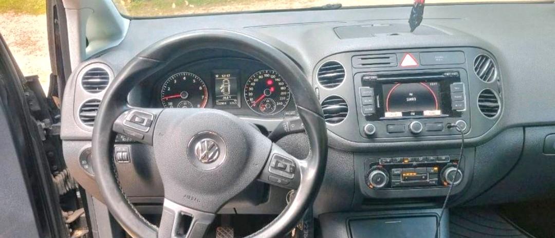 Volkswagen Golf Plus 2011 — interior