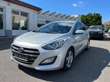 Hyundai i30 cw blue Passion * Automatik, Klima * - Hyundai i30: Silber