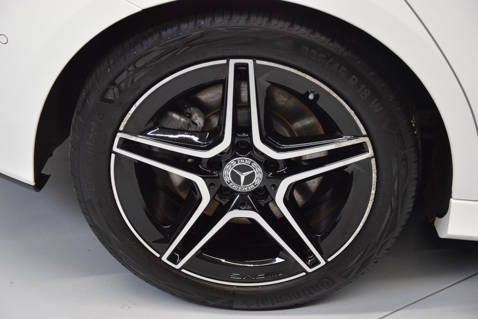 Fahrzeugabbildung Mercedes-Benz B 250 4Matic AMG Pano 360° Night ACC MBUX