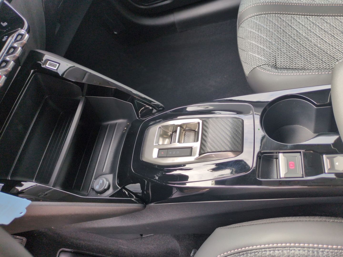 Peugeot 208 - Bild 18