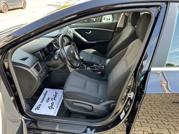 Fahrzeugabbildung Hyundai i30 blue 1.6 CRDi NAVI KAMERA EURO 6