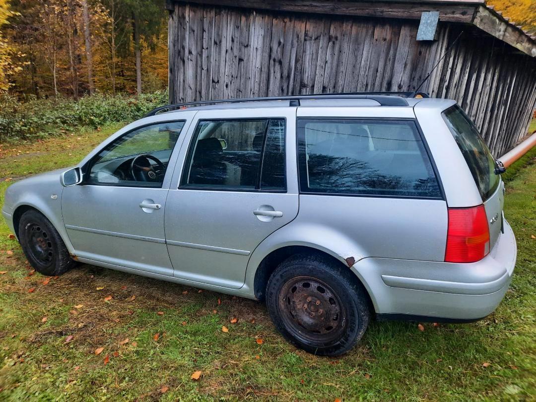 Volkswagen Golf 2004 — engine 1.598 cm³, 105 HP (77kW)