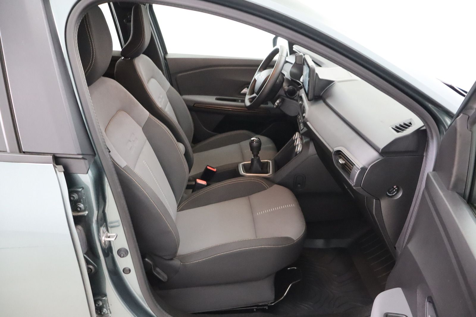 Fahrzeugabbildung Dacia Jogger  TCe * 7-Sitzer * Navi * LED * Sitzhzg.
