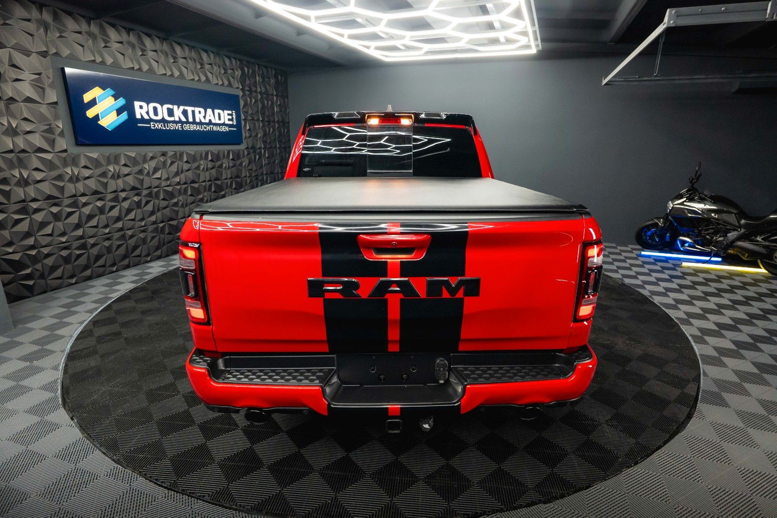 Fahrzeugabbildung Dodge RAM 5.7 V8 HEMI 4x4 NIGHT GT SPORT *Pano*22Zoll*