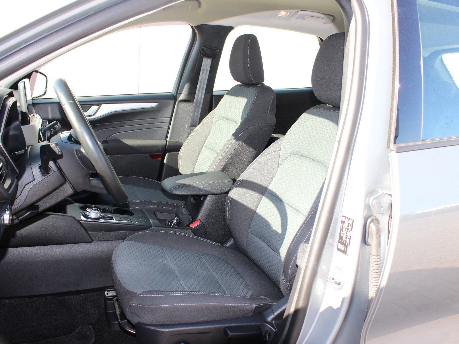Fahrzeugabbildung Ford Kuga Plug-In Hybrid Cool & Connect 2,5 Duratec