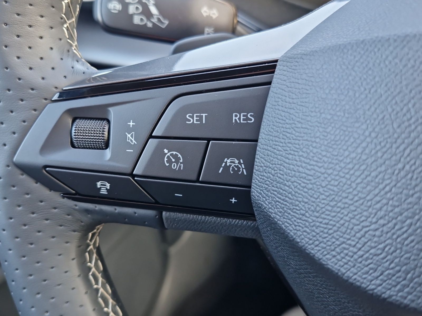 Fahrzeugabbildung SEAT Ibiza 1.0TSI DSG FR TECH PAKET VOLL-LED KESSY VC