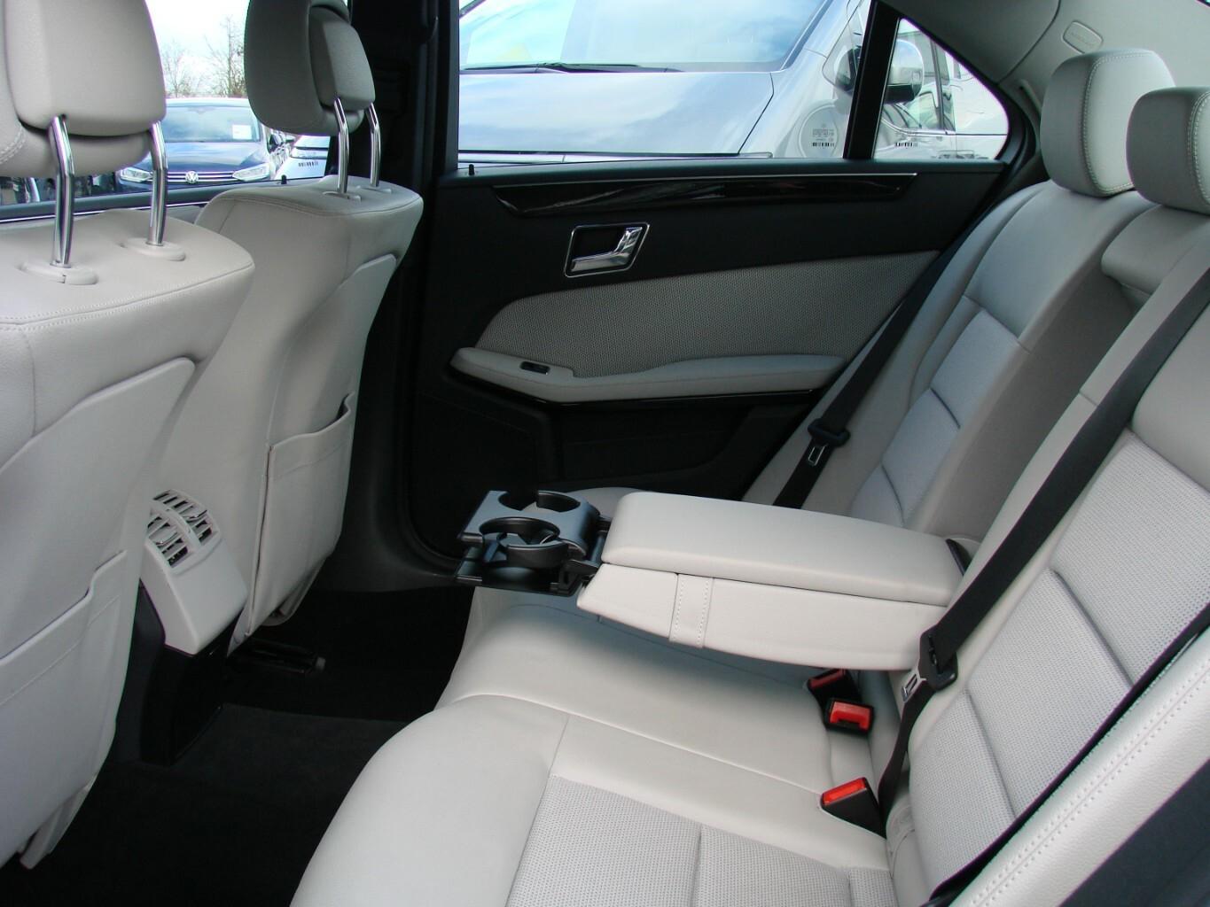 Mercedes-Benz E 220 CDI Avantgarde BlueEfficiency Multikonturs
