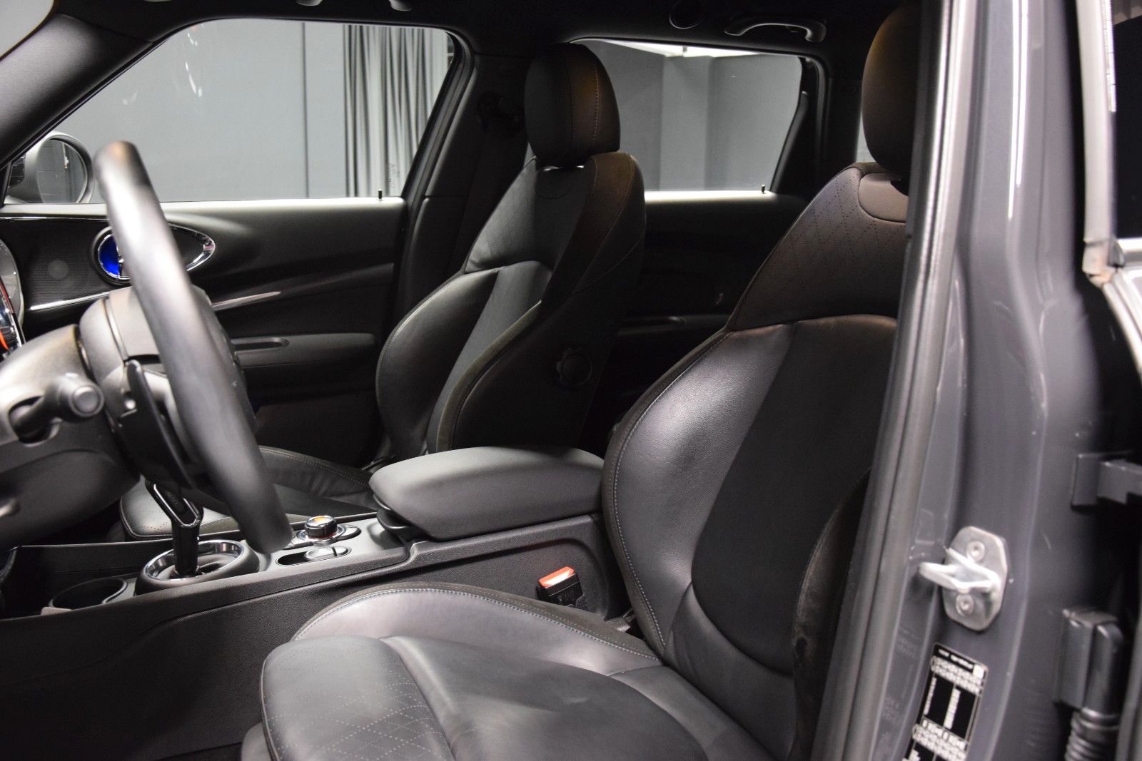 Fahrzeugabbildung MINI Clubman Cooper SD Chili Leder Kamera H&k Navi 18