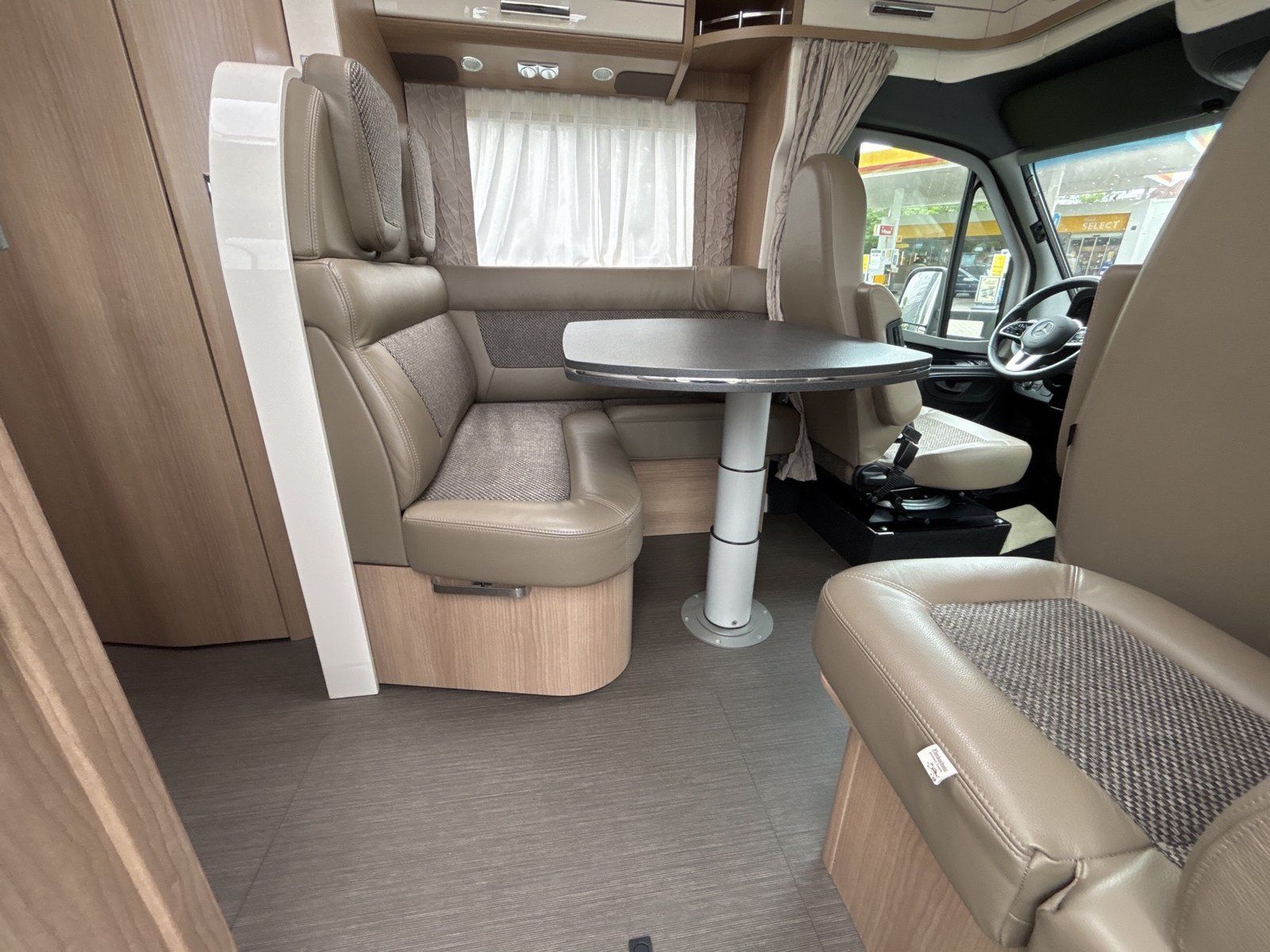 Fahrzeugabbildung Carthago C-Tourer T 143 LE Sprinter 417 CDI DISTRO LED TV