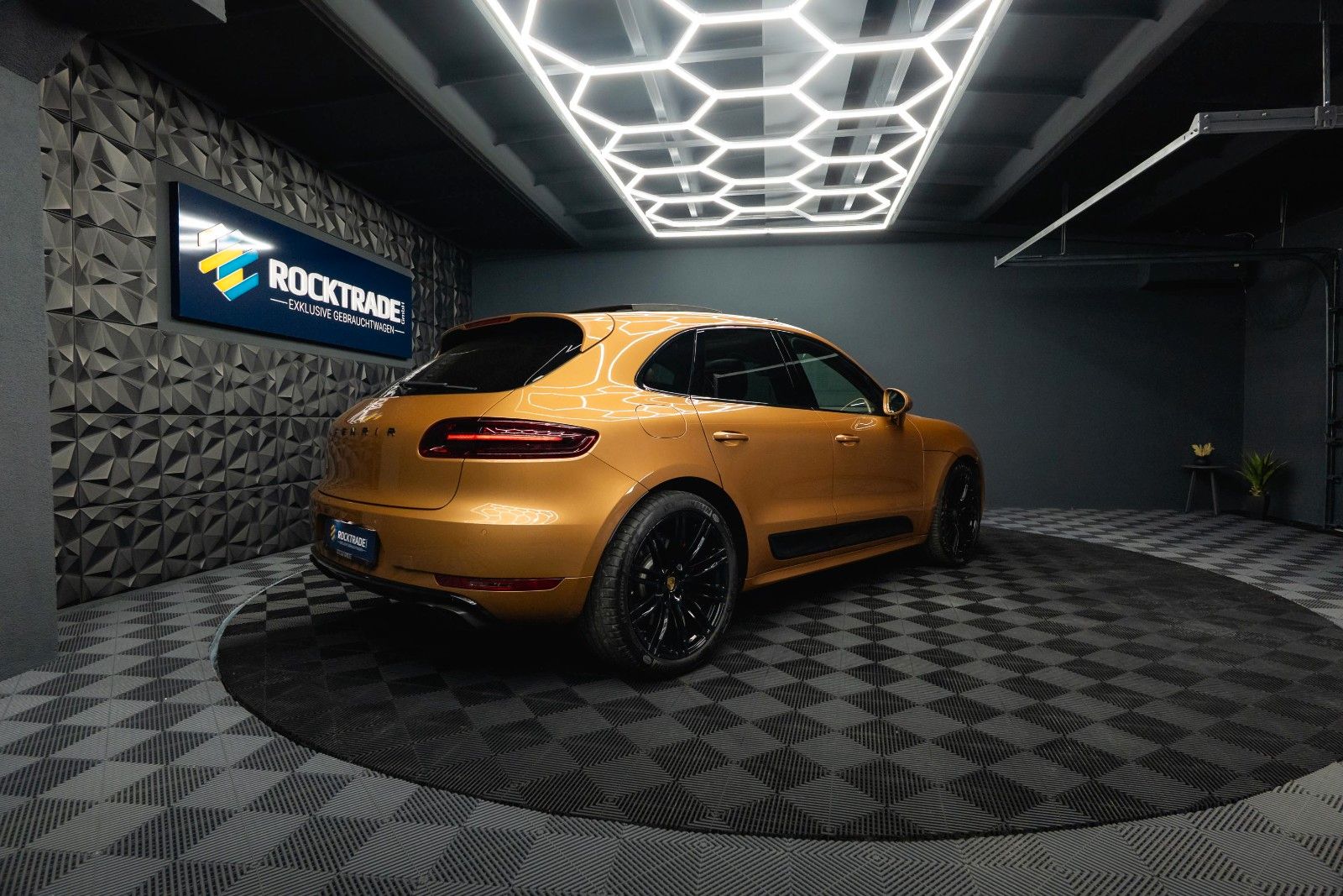 Fahrzeugabbildung Porsche Macan Turbo FENRIR | AURUM | CHRONO+ | LUFT | 21