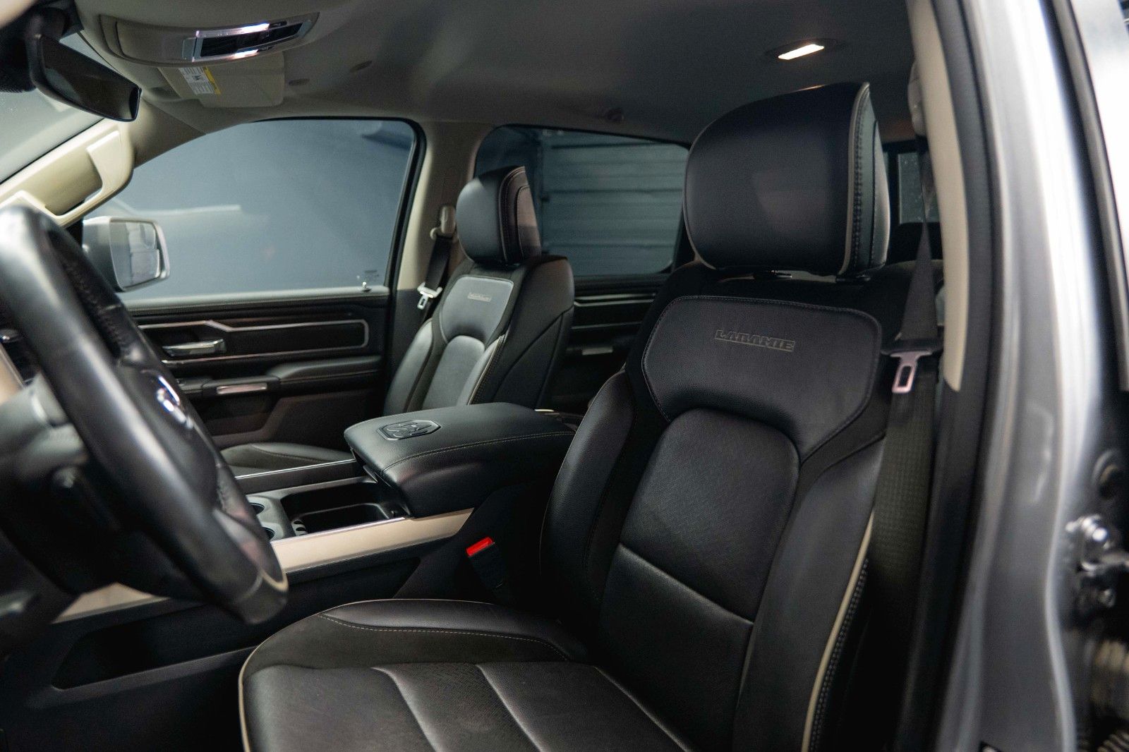 Fahrzeugabbildung Dodge RAM 5.7 V8 HEMI 4x4 Night LARAMIE LONGBED 19%