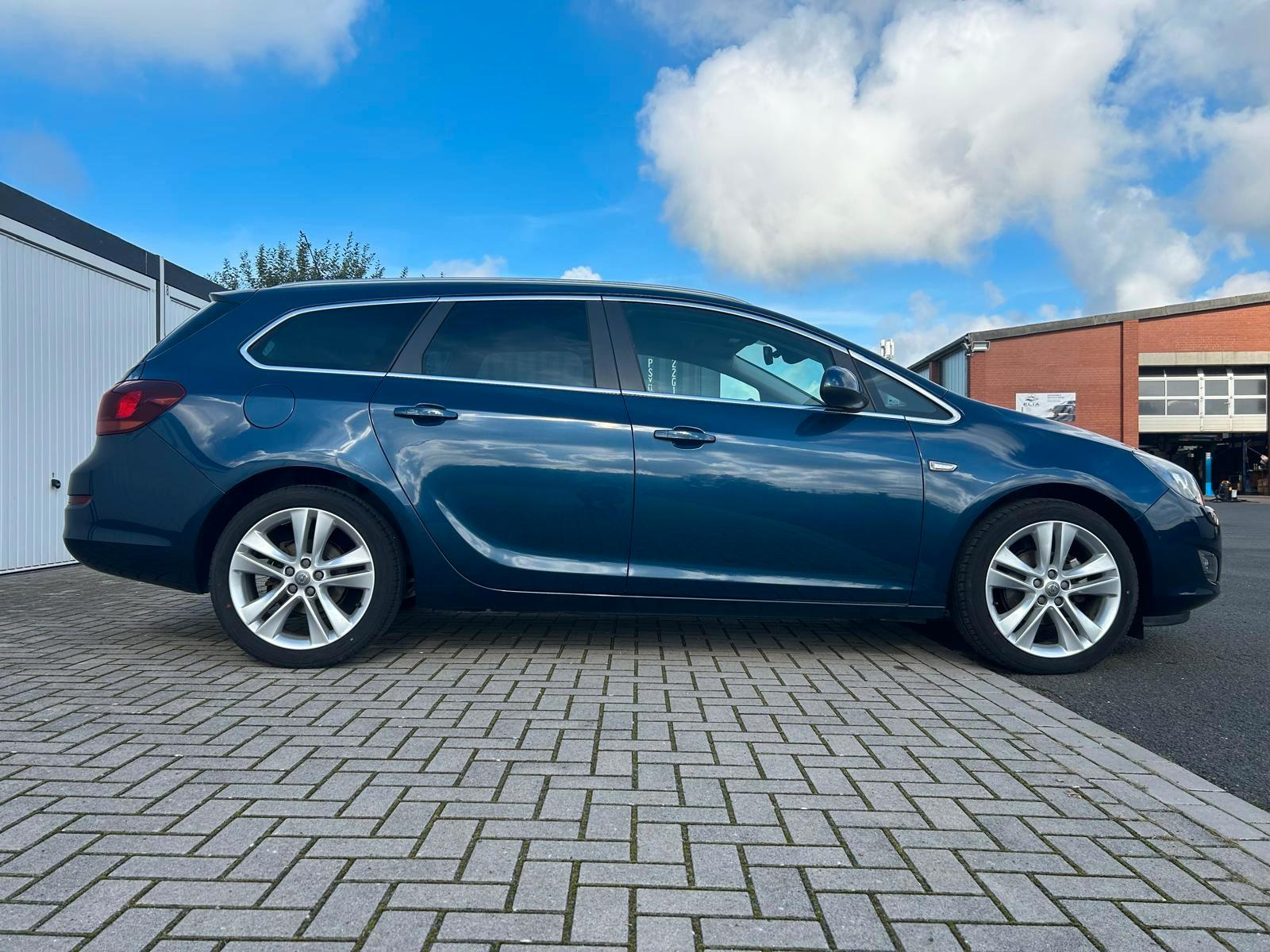 Opel Astra J  Innovation 1.Hand Lück Schech.ALU Tüv N