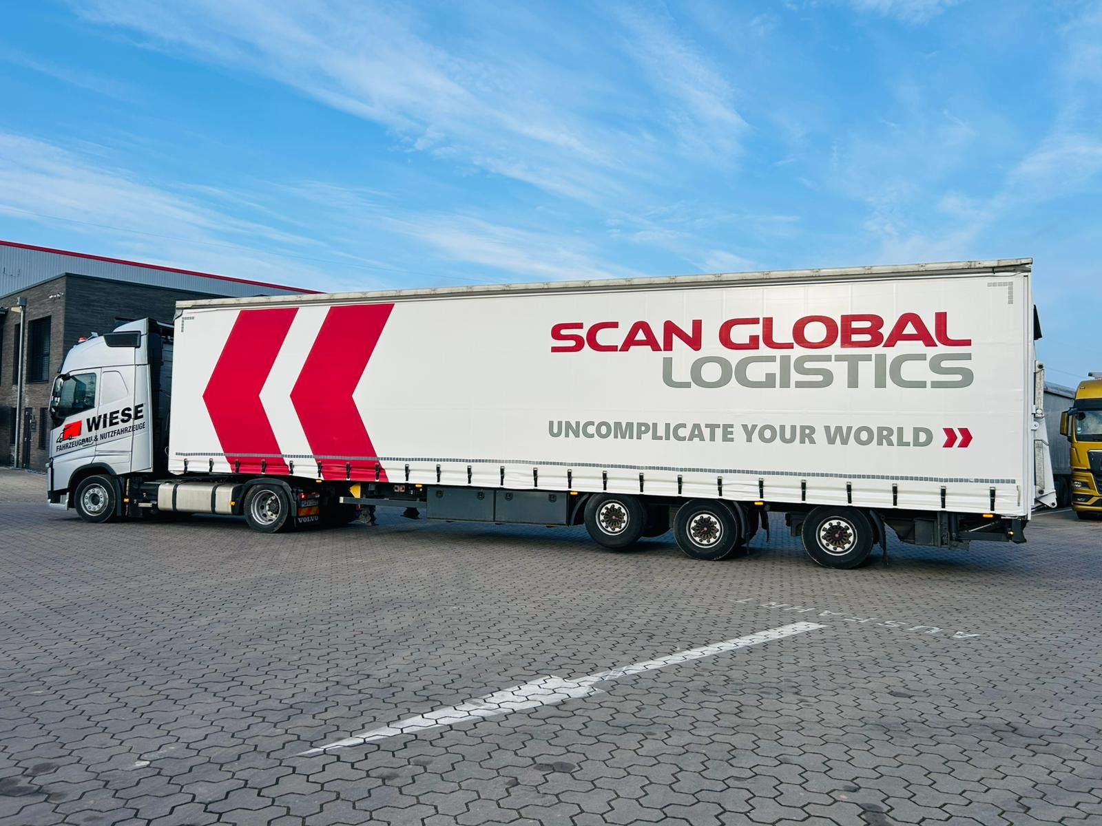 Fahrzeugabbildung Andere Mega Gabelstaplertransporter Ladebordwand9t