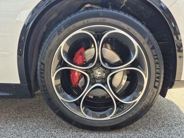 Alfa-Romeo Stelvio - 4