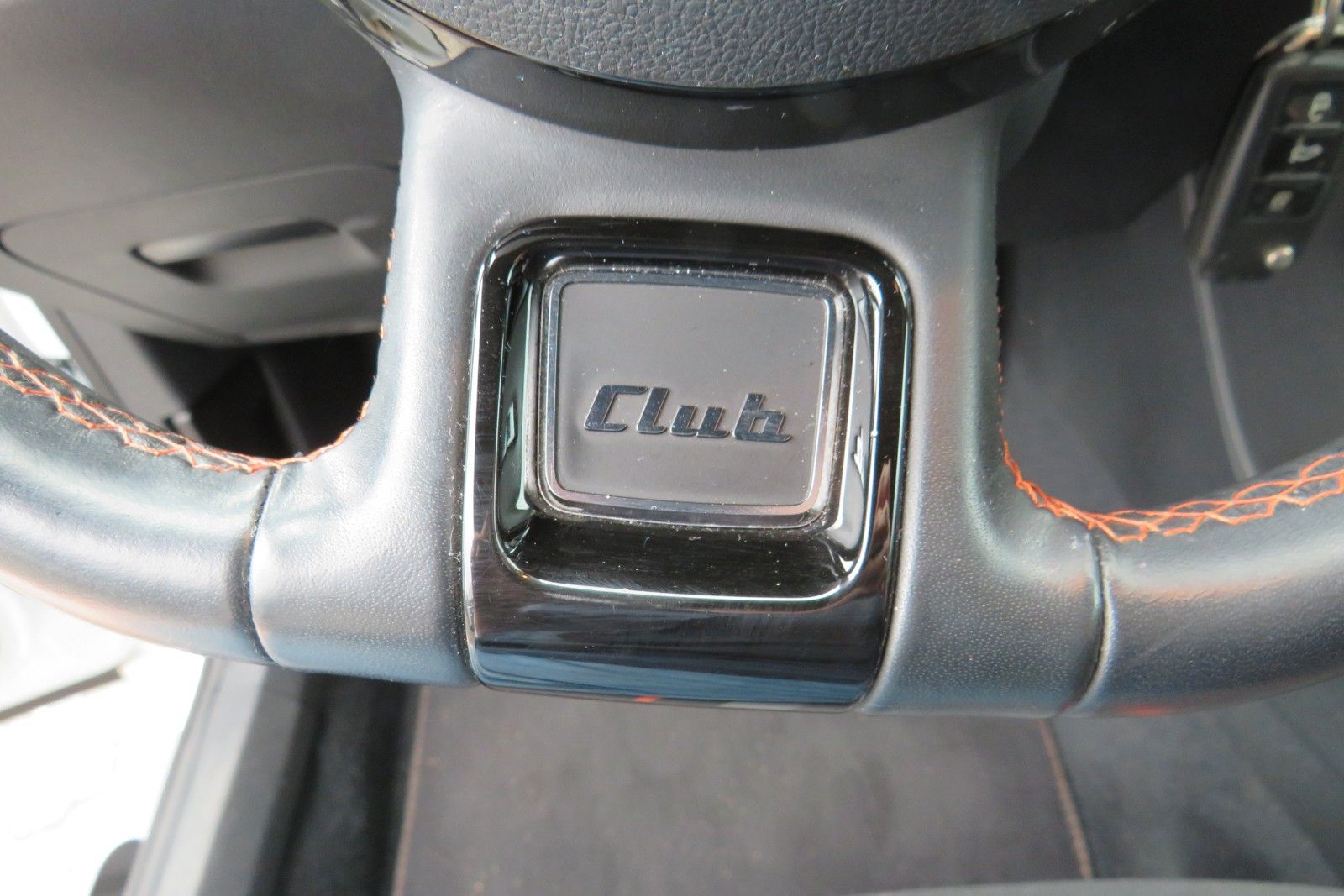 Fahrzeugabbildung Volkswagen Beetle Lim. Club XENON NAVI APP-CONNECT PDC 18`