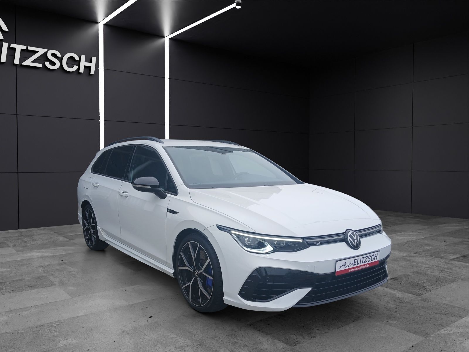 Fahrzeugabbildung Volkswagen Golf VIII Variant R DSG 4M LEDplus AHK Navi Harm