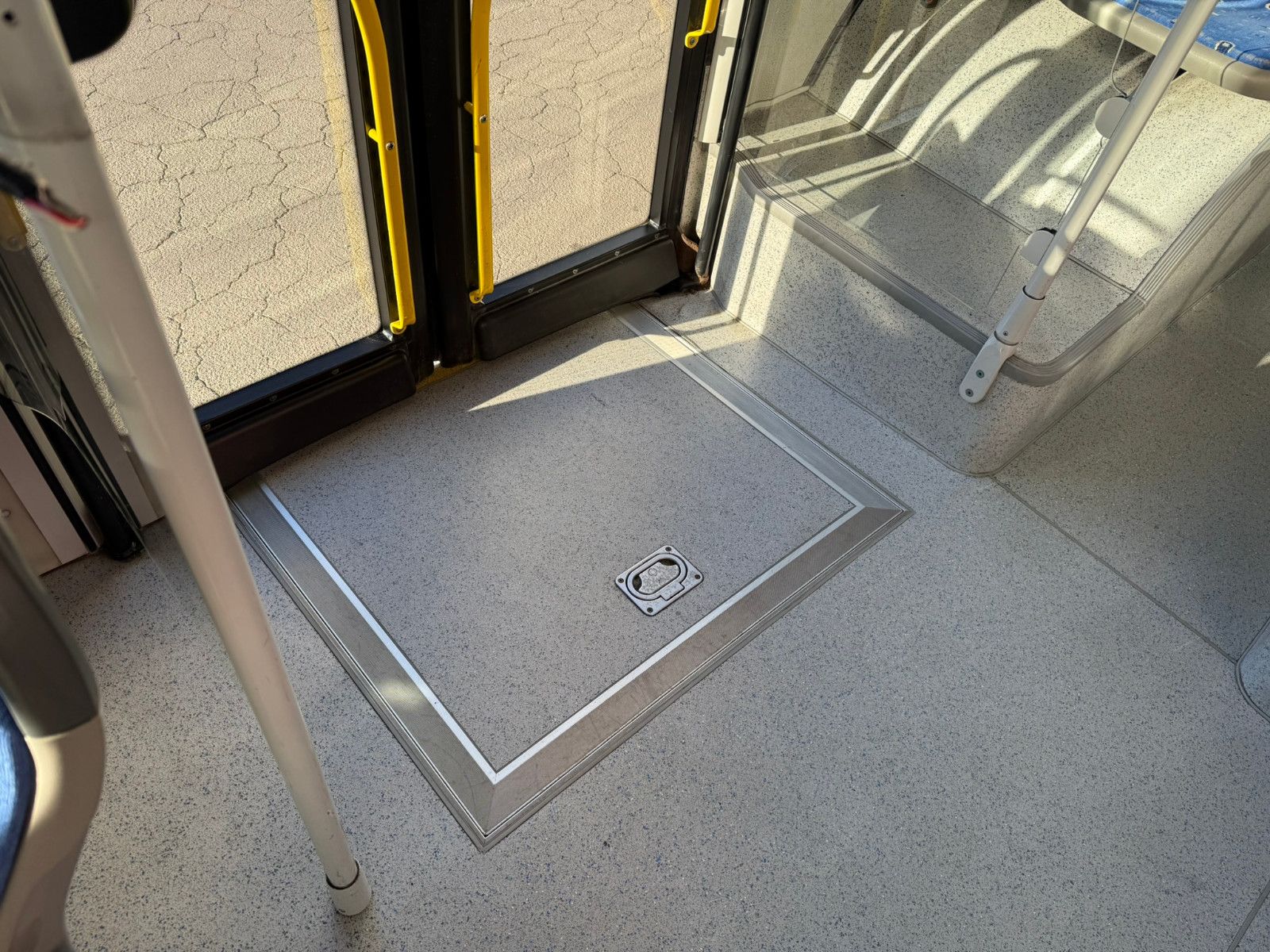 MAN  2014 - Image 23 of 33
