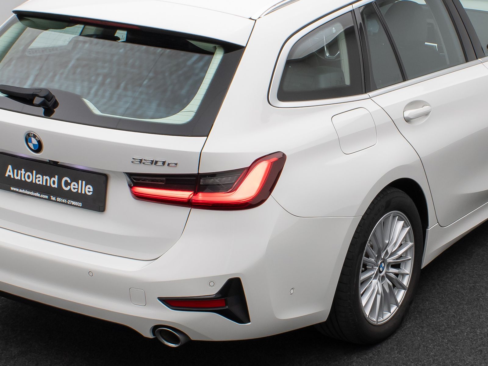 Fahrzeugabbildung BMW 330e xD Sport Line Kamera DAB Stop&Go Alarm LED