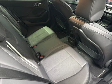 BMW 116i Sport Line DAB LED WLAN Tempomat Shz PDC