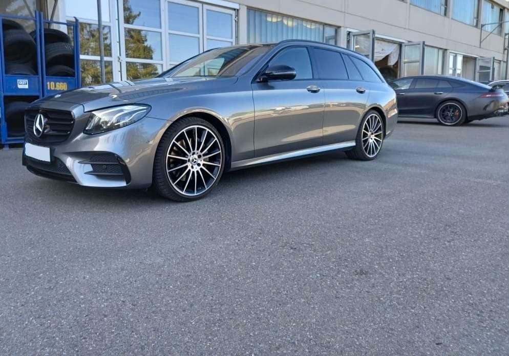 Image of Mercedes-Benz E 220