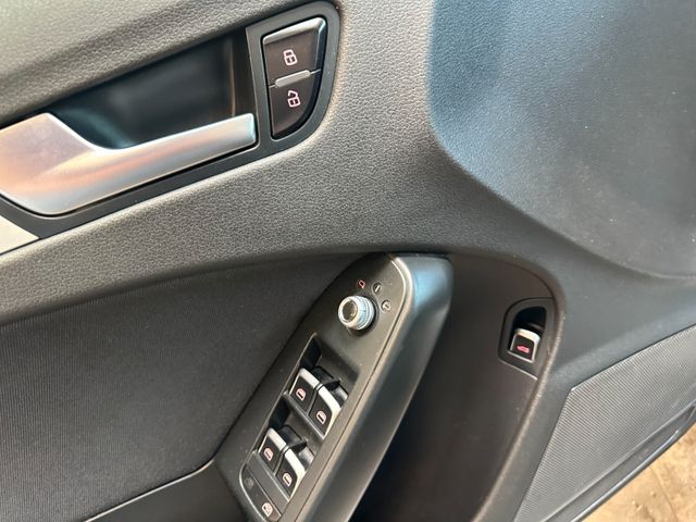 MYAUTOCENTER – Gebraucht- und Jahreswagen mit Werkstattservice in Pfaffenhofen Audi A4 Avant Attraction *BI-XENON*KLIMAAUTOM*ALLRAD*