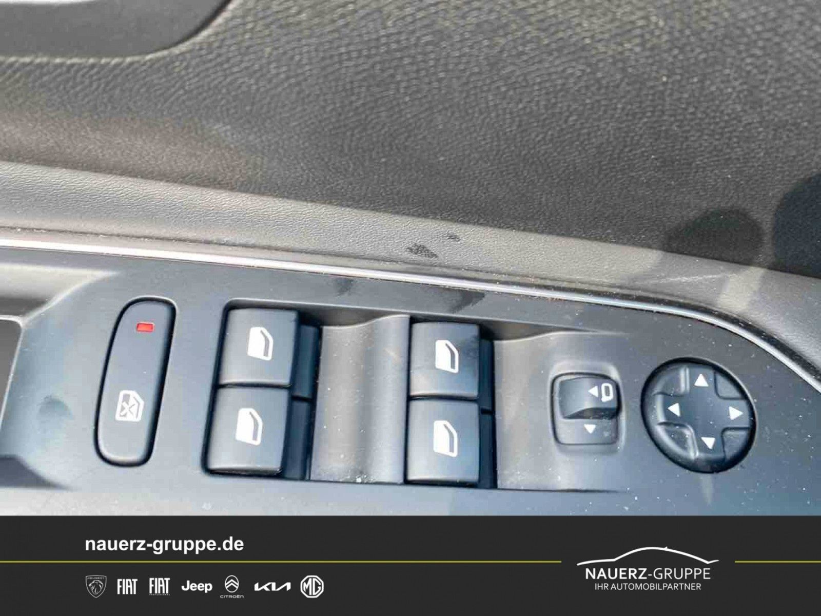 Fahrzeugabbildung Peugeot 3008 Hybrid 225 Roadtrip