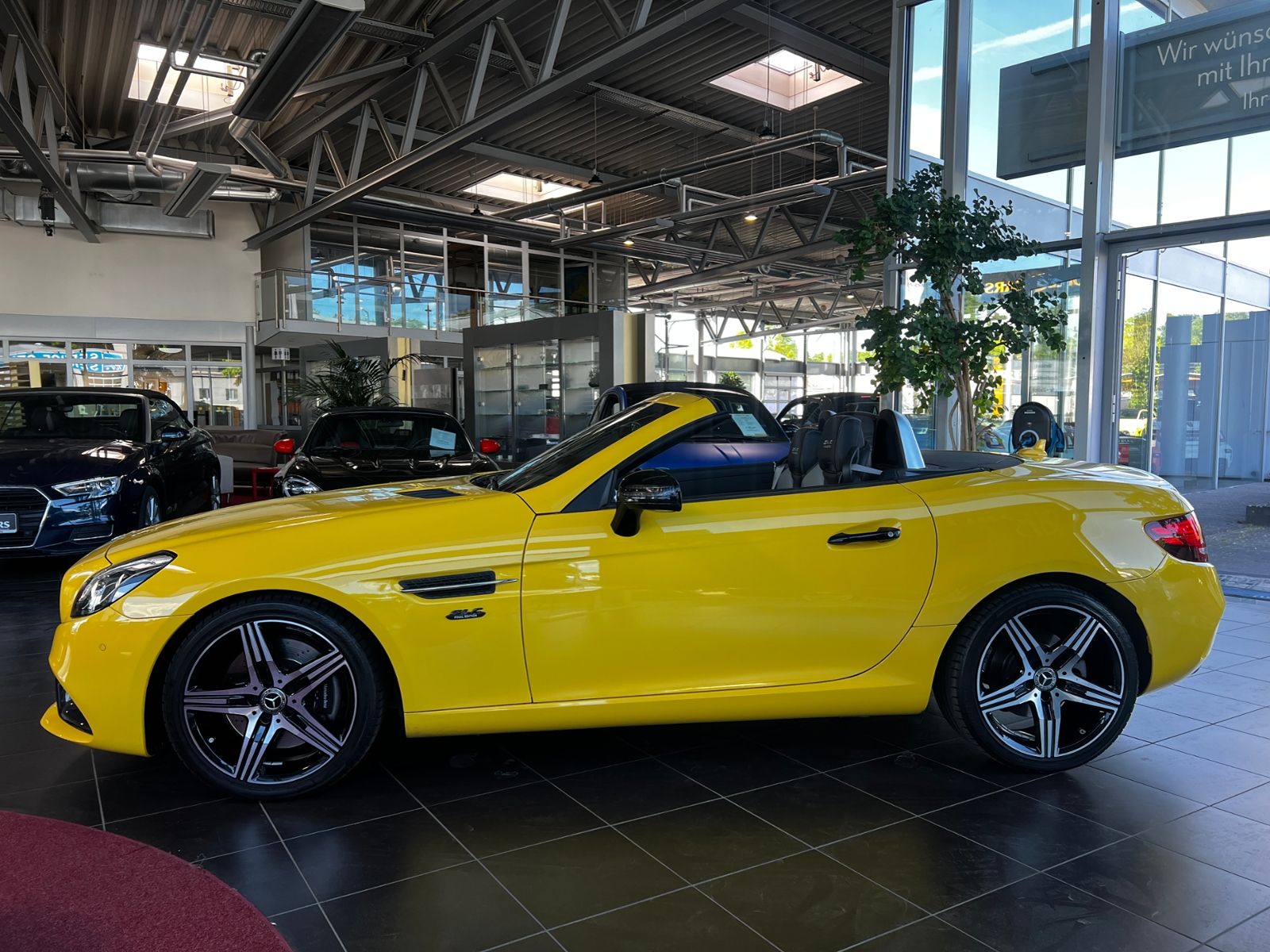 Fahrzeugabbildung Mercedes-Benz SLC 300 Final Edition H/K AMG LED NAVI ALU
