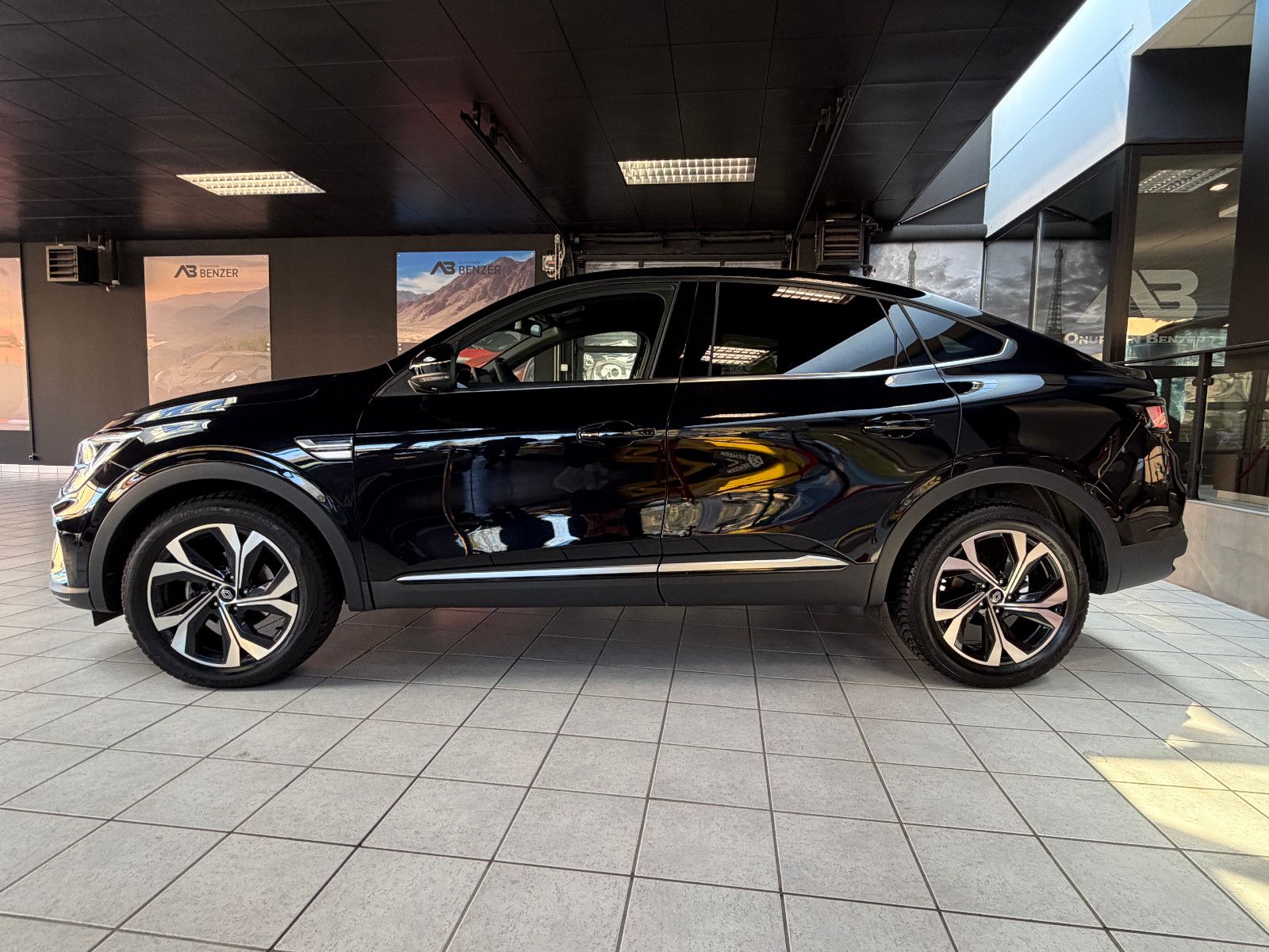 Fahrzeugabbildung Renault Arkana Techno/KAMERA/AMBIENTE/KAMERA/LEDER/ACC