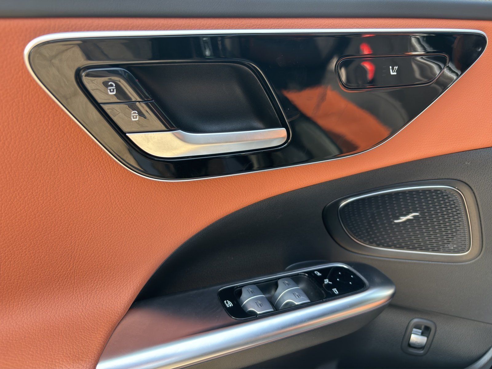 Fahrzeugabbildung Mercedes-Benz C 300d T AMG KeyGo DISTRO Night AHK Business HUD