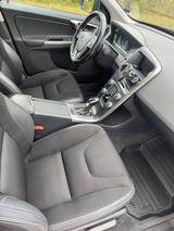 Volvo XC60 D4 AWD Momentum Geartronic Momentum - Volvo XC60 Gebrauchtwagen in Wuppertal