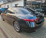 Alfa Romeo Giulia Super PANO LEDER NAVI VOLL SHEFT TOP GEPF - gebrauchte Alfa Romeo Giulia aus dem Jahr 2017