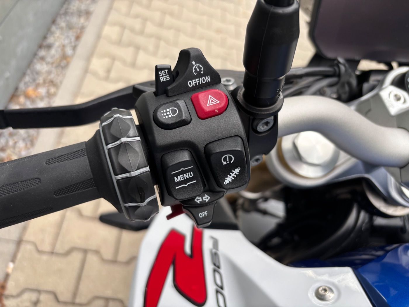 Fahrzeugabbildung BMW F 900 R Style Sport mit kurzem Kennzeichenhalter