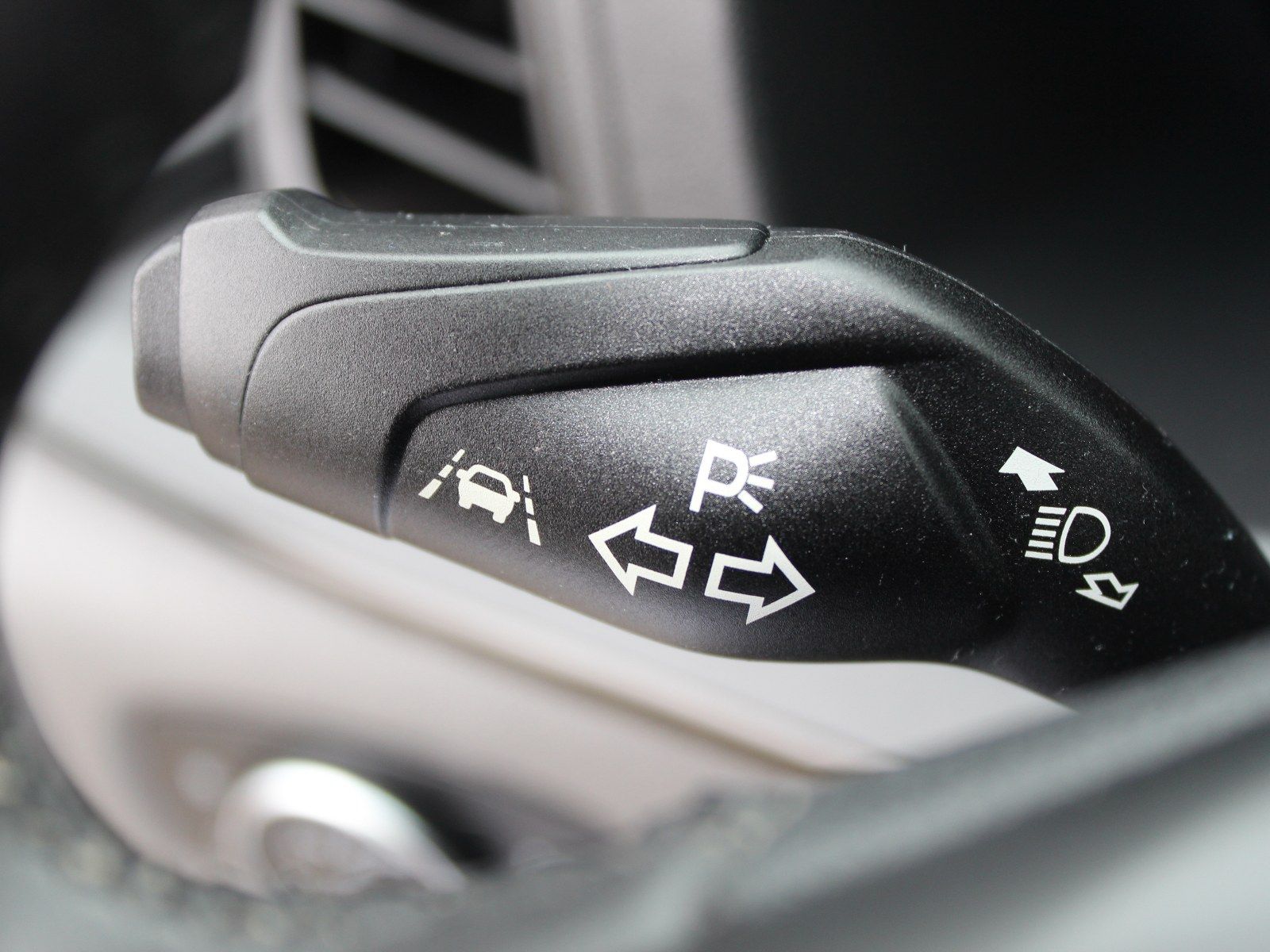 Fahrzeugabbildung Ford Tourneo Custom 320 L2 Tourneo Trend FWD